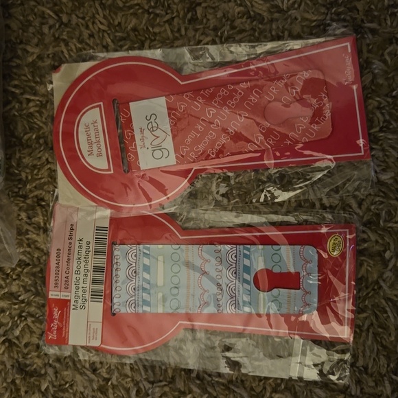 🎀 Thirtyone magnetic bookmarks - Picture 1 of 3